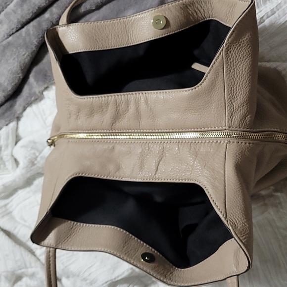 Vince  Camuto purse - Picture 2 of 13